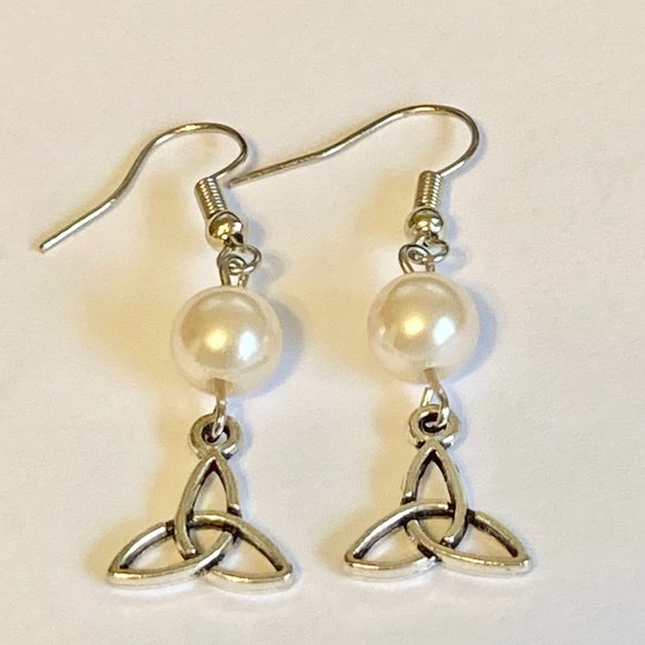 Celtic Knot Earrings Silver Plated Irish St Patricks Day White Glass Pearl - Picture 5 of 8
